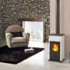 Salamandra a Lenha Nordica Extraflame Tea branca em uma sala de estar moderna