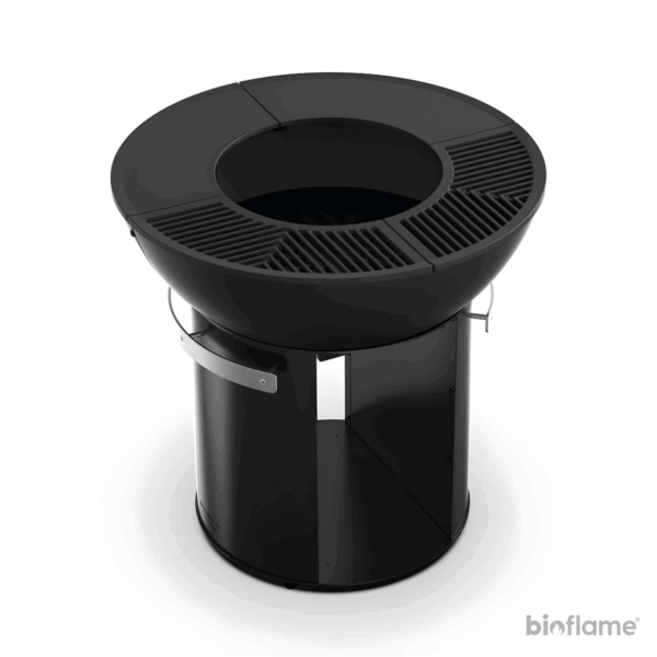 Foto da Churrasqueira a Lenha Premium Hergom com Base Alta, detalhe do compartimento de lenha e suporte para utensílios.