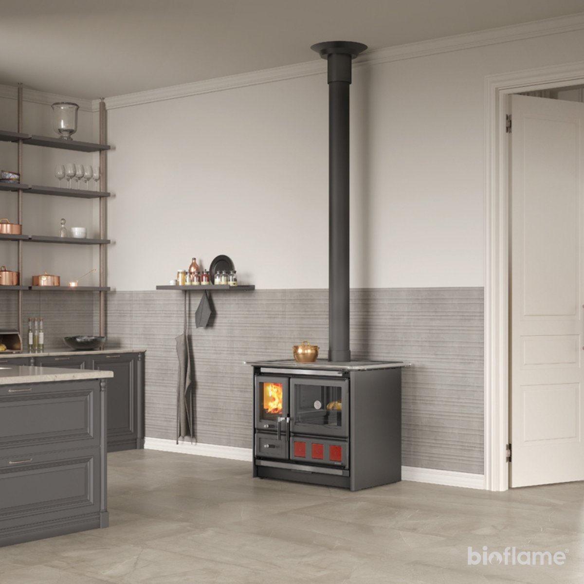 Fogão a Lenha em Ferro Fundido - Nordica Extraflame Rosa XXL instalado em cozinha moderna, vista lateral direita.