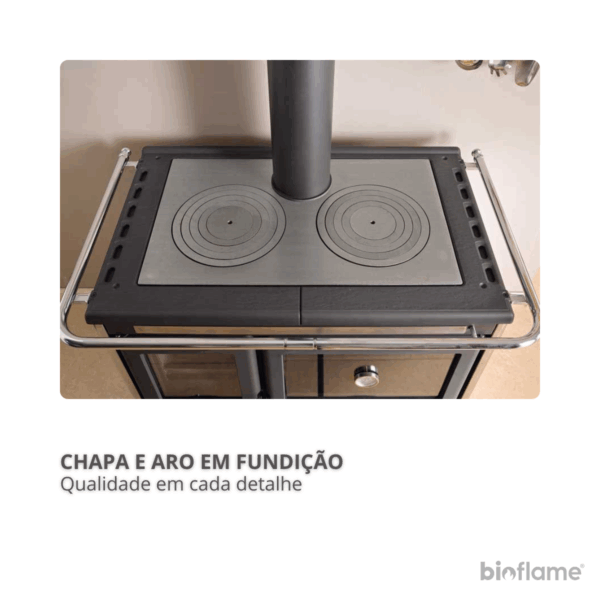 Vista superior do Fogão a Lenha em Ferro Fundido - Nordica Extraflame Rosa XXL, com destaque para o forno e a área de aquecimento.