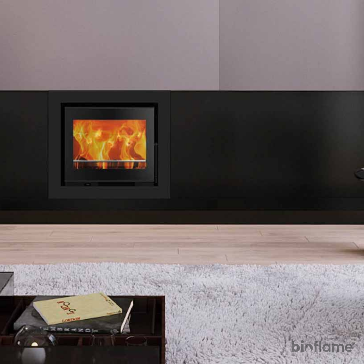 Recuperador de Calor a Lenha Canalizável – Solzaima Urano Vitro Eco 60 instalado em sala de estar elegante.