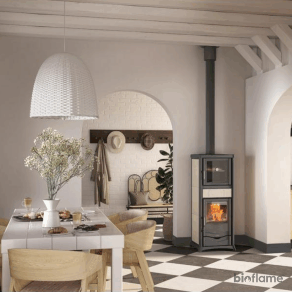 Salamandra a Lenha com Forno - Nordica Extraflame Rossella Plus Forno creme em sala de jantar