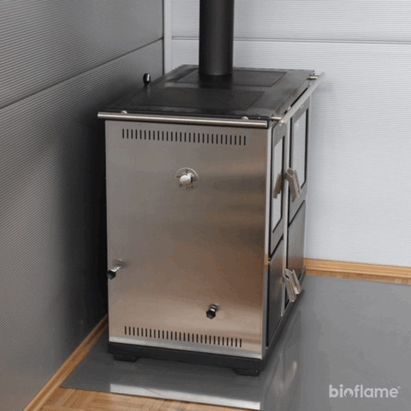 Fogão a Lenha Teba Therm TKS-18 instalado visto na lateral