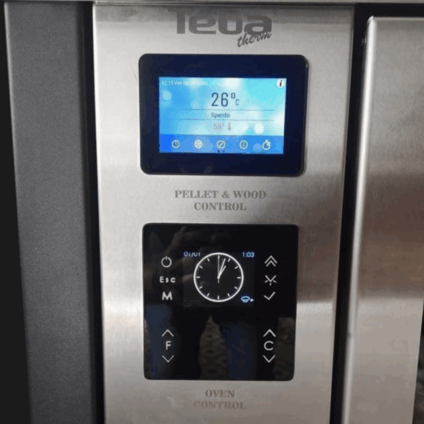 Ecrã digital do Fogão a Lenha e Pellets para Aquecimento Central - Teba Therm TPW-23 para controlo intuitivo.