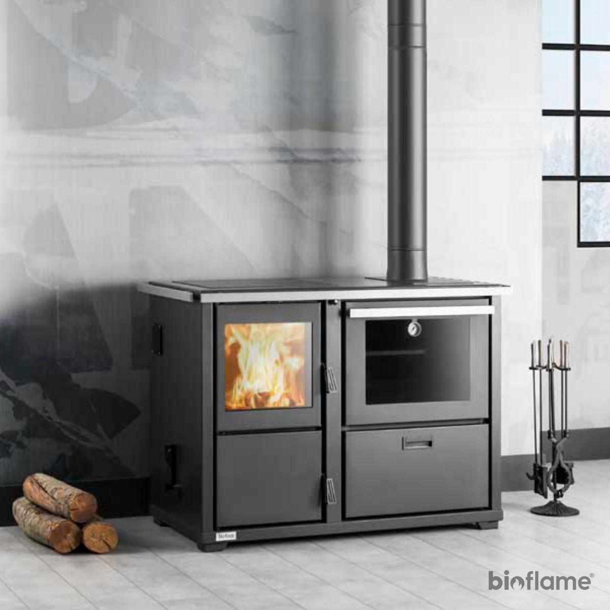 Fogão a Lenha e Carvão para Aquecimento Central - Teba Therm T-22 Plus instalado em cozinha moderna.